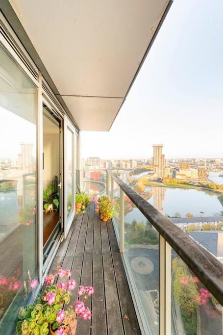 London Skylineviews 2 Bed 2 Bath Flat Near Canary Wharf, O2 & Excel Bagian luar foto