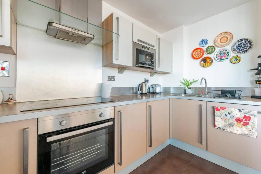 London Skylineviews 2 Bed 2 Bath Flat Near Canary Wharf, O2 & Excel Bagian luar foto