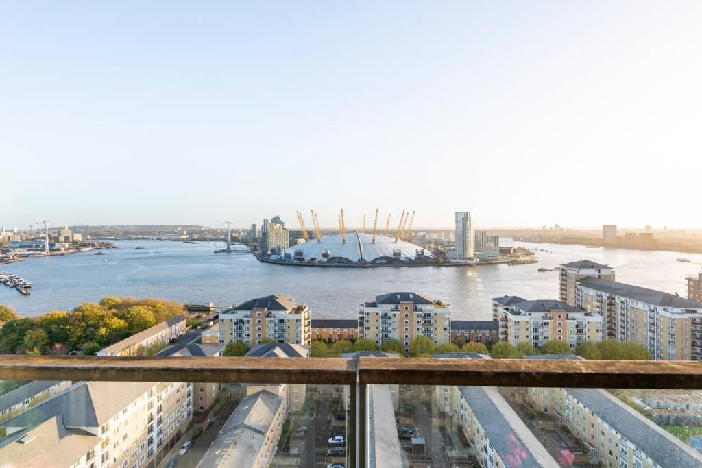 London Skylineviews 2 Bed 2 Bath Flat Near Canary Wharf, O2 & Excel Bagian luar foto