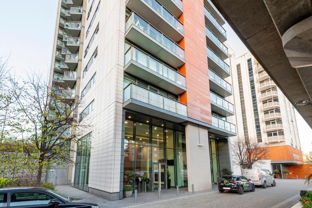 London Skylineviews 2 Bed 2 Bath Flat Near Canary Wharf, O2 & Excel Bagian luar foto